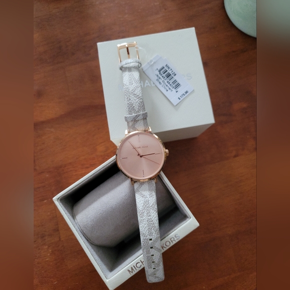 Ladies Michael Kors watch main image 4